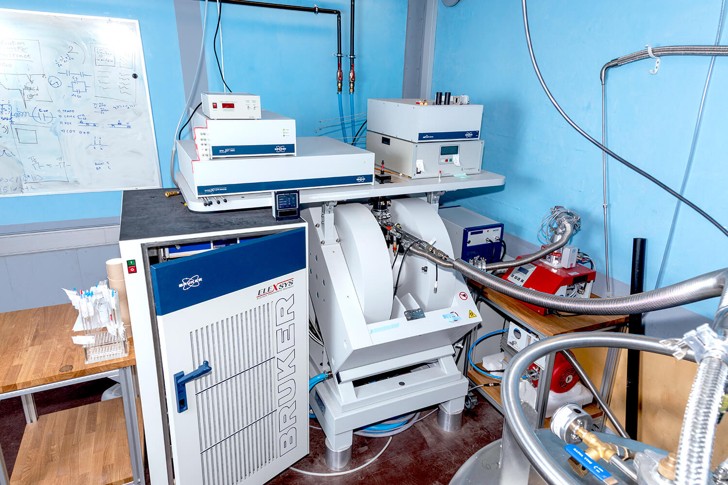 Electron paramagnetic resonance (EPR)