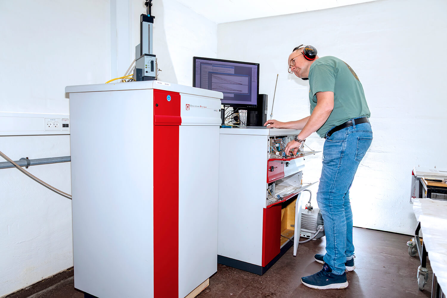 Quantum-Design MPMS-XL SQUID magnetometer