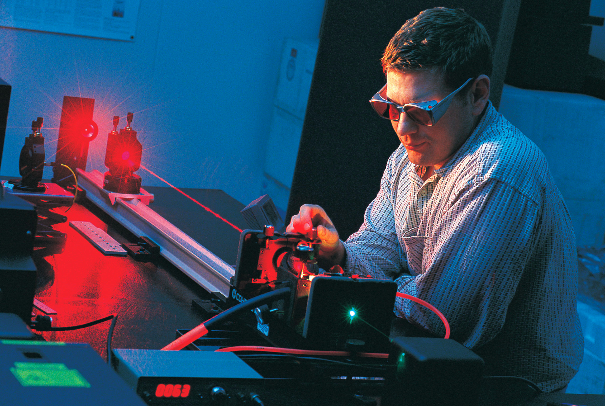 Daryl examining the dye laser, 2003.